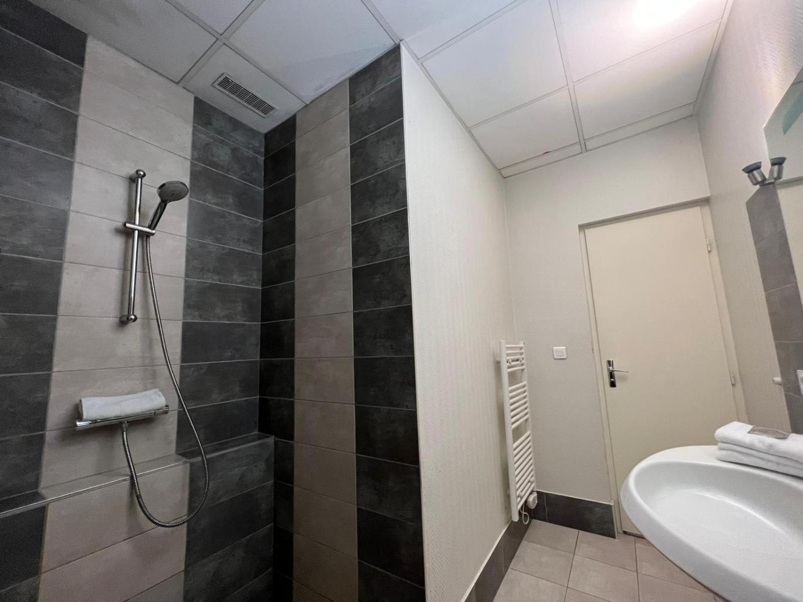 Logis Hotel-Restaurant Saint Romain Anse Rom bilde