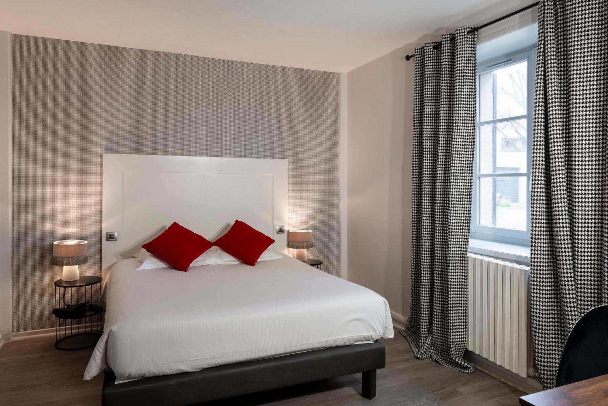 Logis Hotel-Restaurant Saint Romain Anse Rom bilde