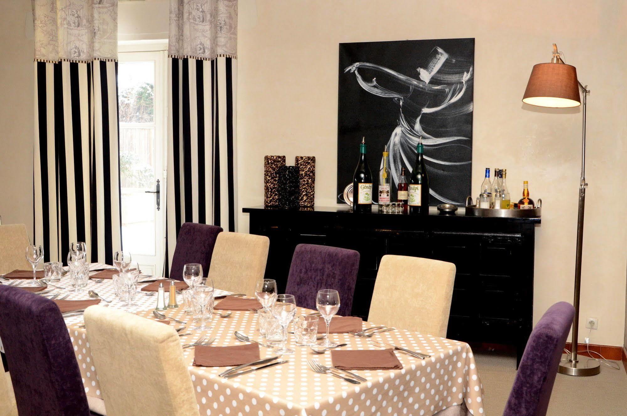 Logis Hotel-Restaurant Saint Romain Anse Eksteriør bilde